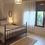 Charming garden apartment